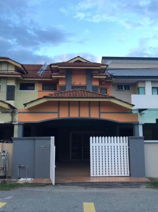 T House Nearby Kuantan East Coast Shopping Mall Exteriör bild